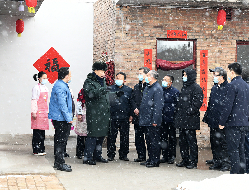 2022年1月26日，習(xí)近平總書記在山西霍州馮南垣村受災(zāi)村民師紅兵家看望。