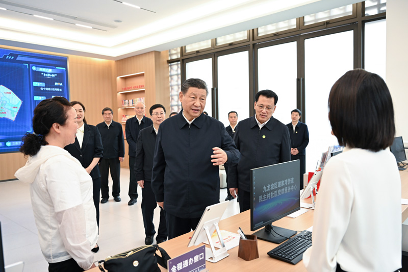 2024年4月22日下午，習(xí)近平總書(shū)記在重慶市九龍坡區(qū)謝家灣街道民主村社區(qū)考察。