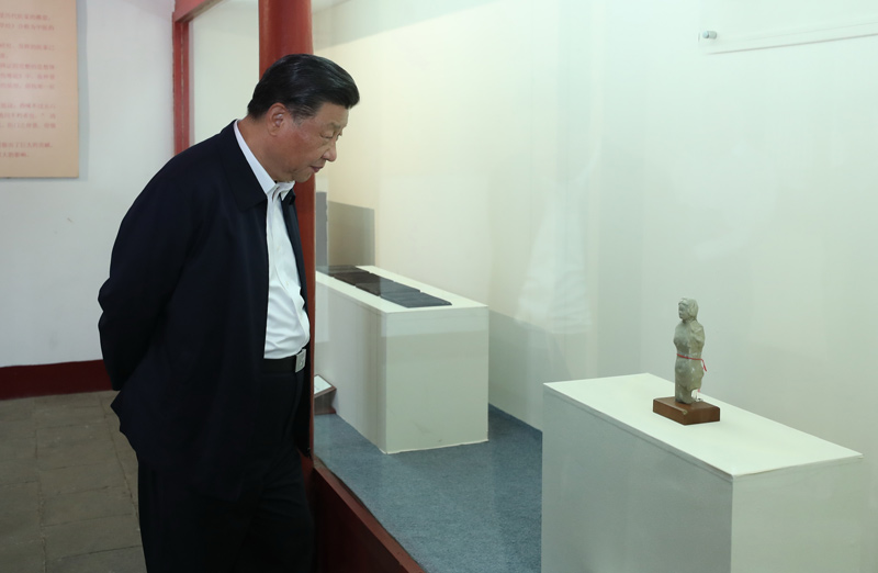 2021年5月12日，習近平總書記在南陽市考察東漢醫(yī)學家張仲景的墓祠紀念地醫(yī)圣祠。 